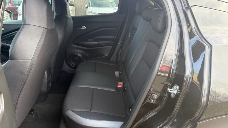 Nissan Juke 1.0 DiG-T 114 N-Connecta 5dr Petrol Hatchback